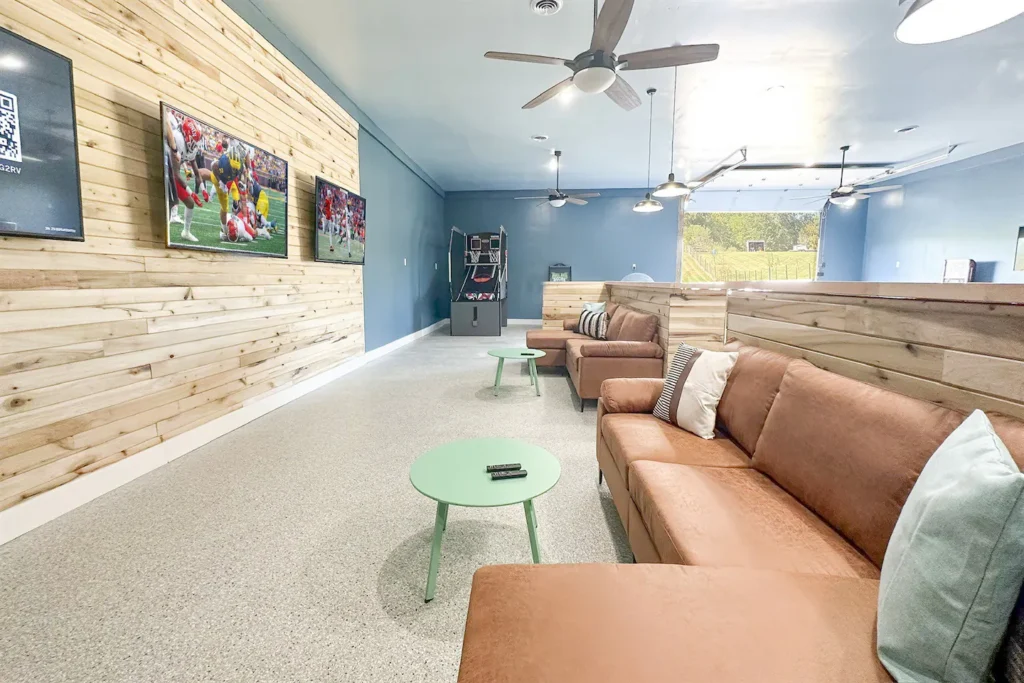Seating area with 3 big screens