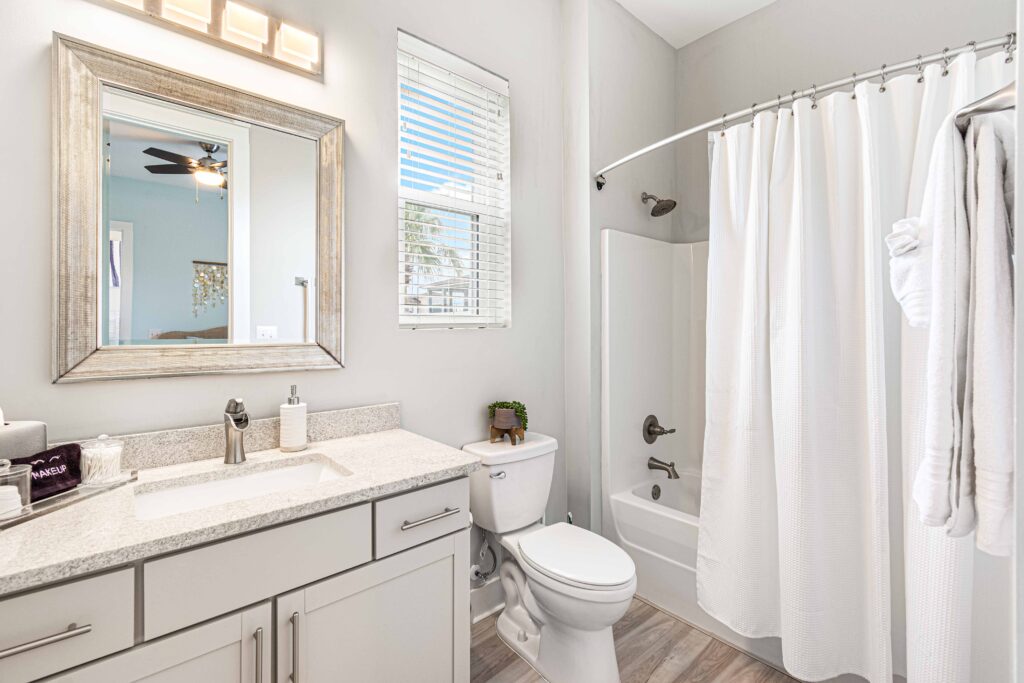 Gulf Shores Beach Vacation Home En-Suite Bath